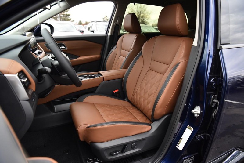 Nissan Rogue Vehicle Image 19