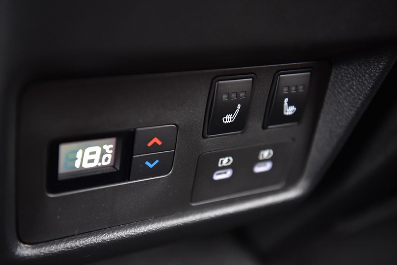 Nissan Rogue Vehicle Image 24
