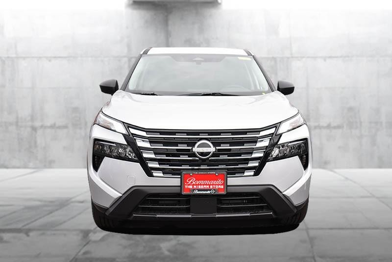 Nissan Rogue Vehicle Image 04