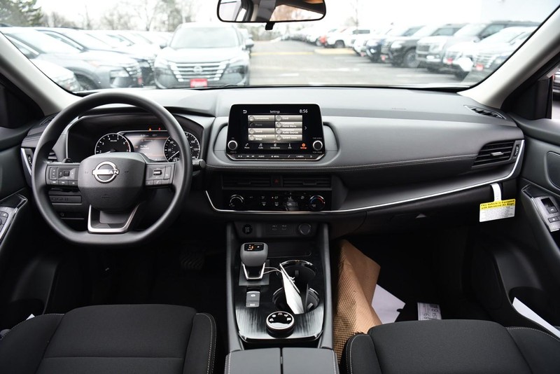Nissan Rogue Vehicle Image 07
