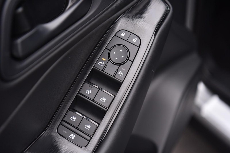 Nissan Rogue Vehicle Image 08