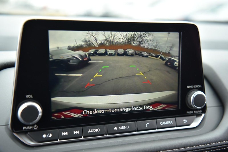 Nissan Rogue Vehicle Image 12