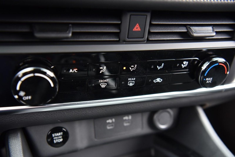 Nissan Rogue Vehicle Image 13