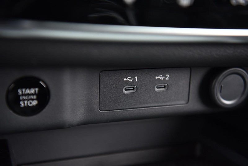 Nissan Rogue Vehicle Image 14