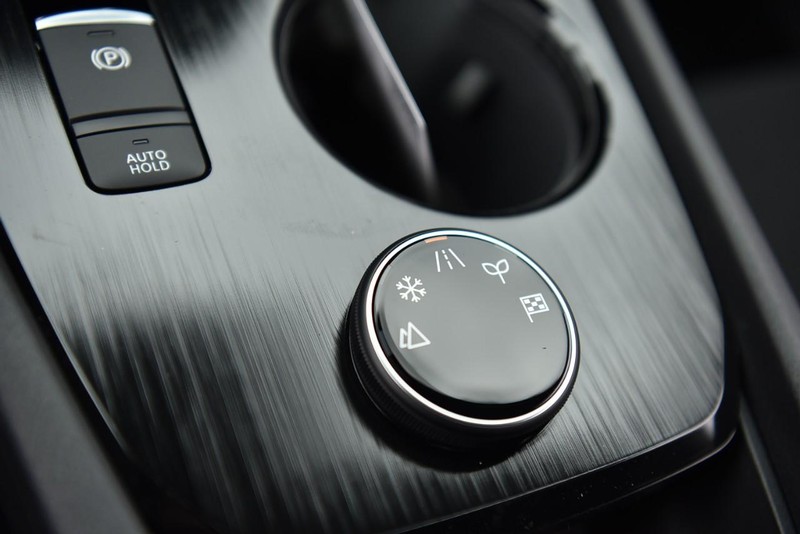 Nissan Rogue Vehicle Image 15