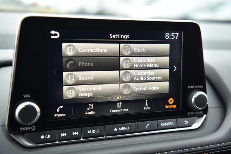 Nissan Rogue Vehicle Image 16