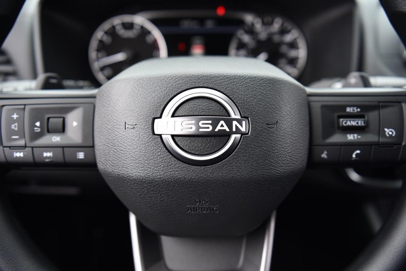 Nissan Rogue Vehicle Image 17