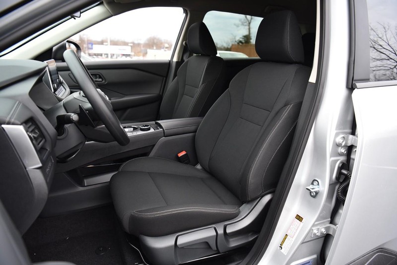 Nissan Rogue Vehicle Image 18