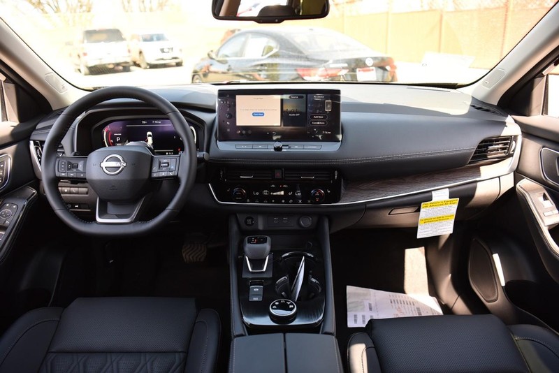 Nissan Rogue Vehicle Image 07