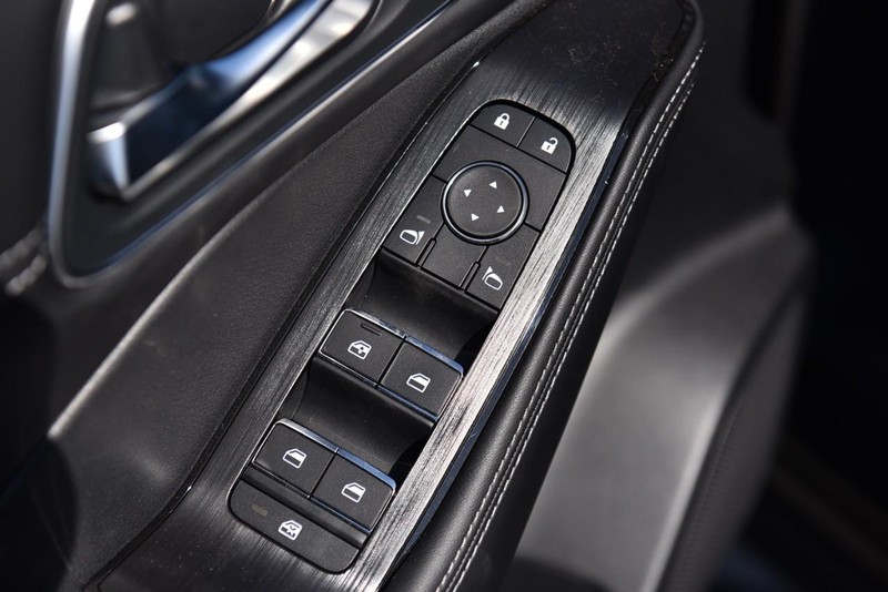 Nissan Rogue Vehicle Image 08