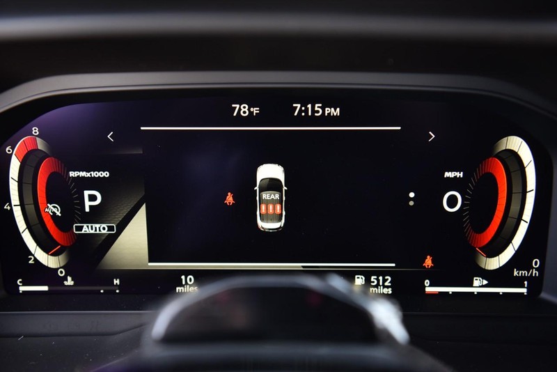 Nissan Rogue Vehicle Image 12