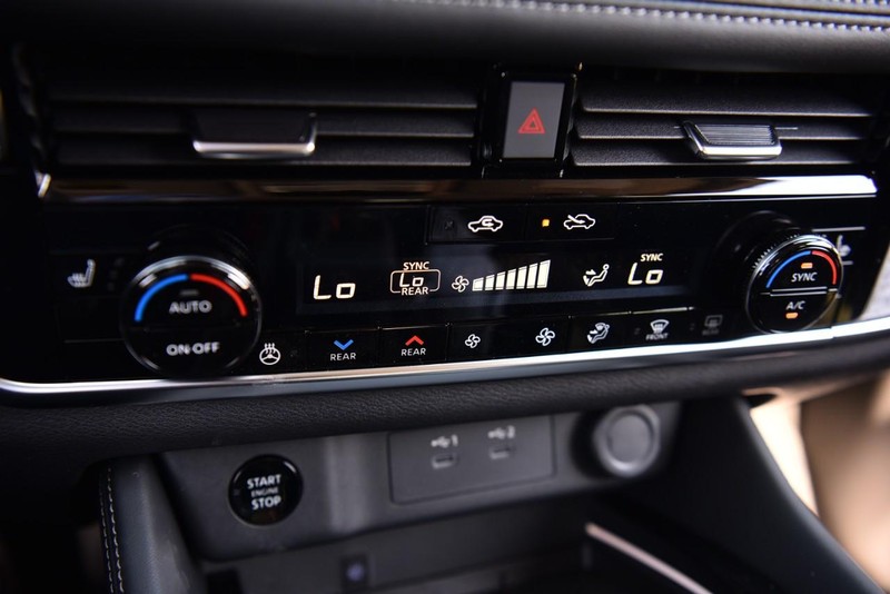 Nissan Rogue Vehicle Image 14