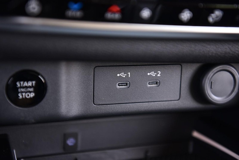Nissan Rogue Vehicle Image 15