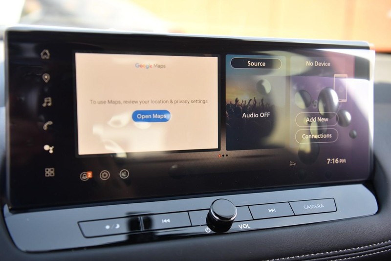 Nissan Rogue Vehicle Image 17