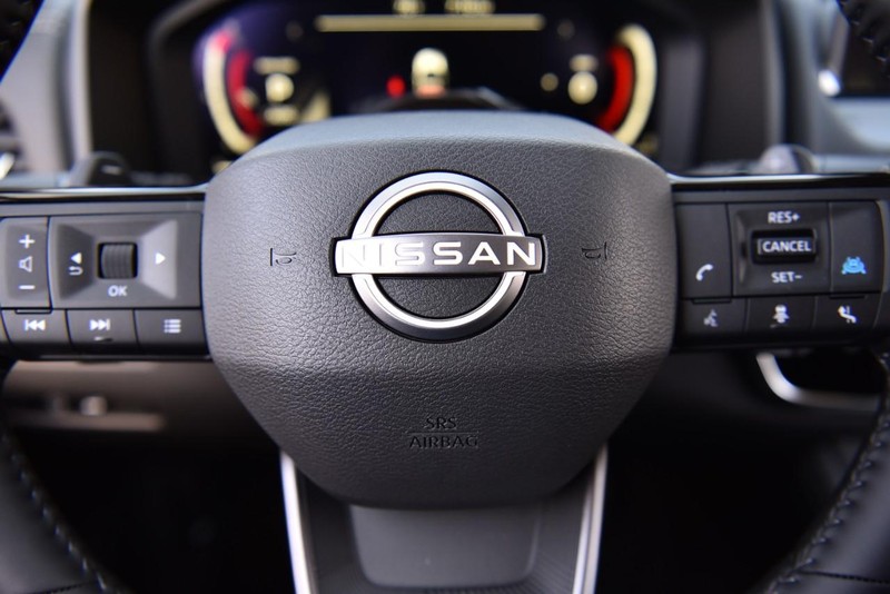 Nissan Rogue Vehicle Image 18