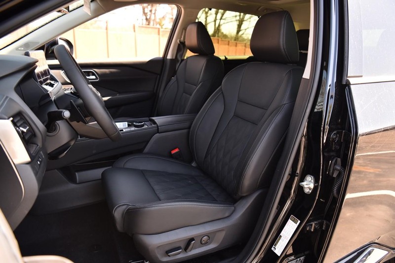 Nissan Rogue Vehicle Image 19
