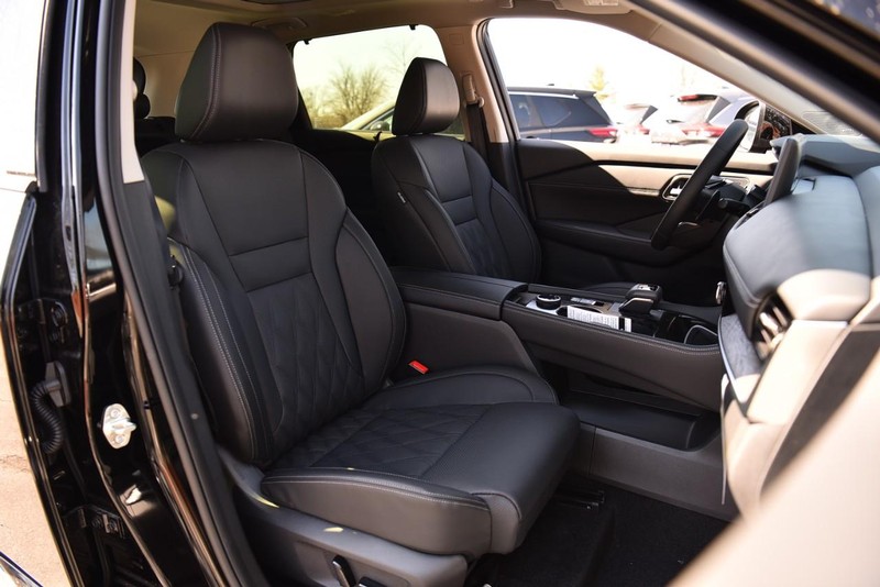 Nissan Rogue Vehicle Image 20