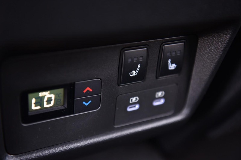 Nissan Rogue Vehicle Image 24