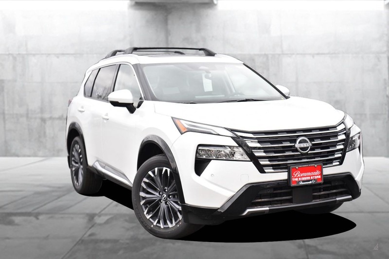 Nissan Rogue Vehicle Image 02