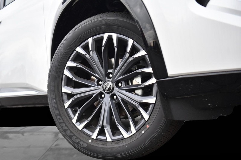 Nissan Rogue Vehicle Image 03