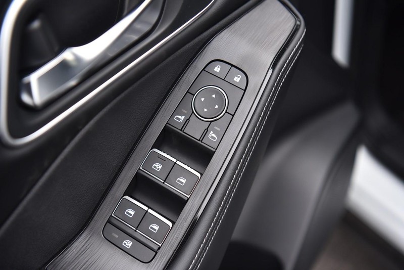 Nissan Rogue Vehicle Image 08