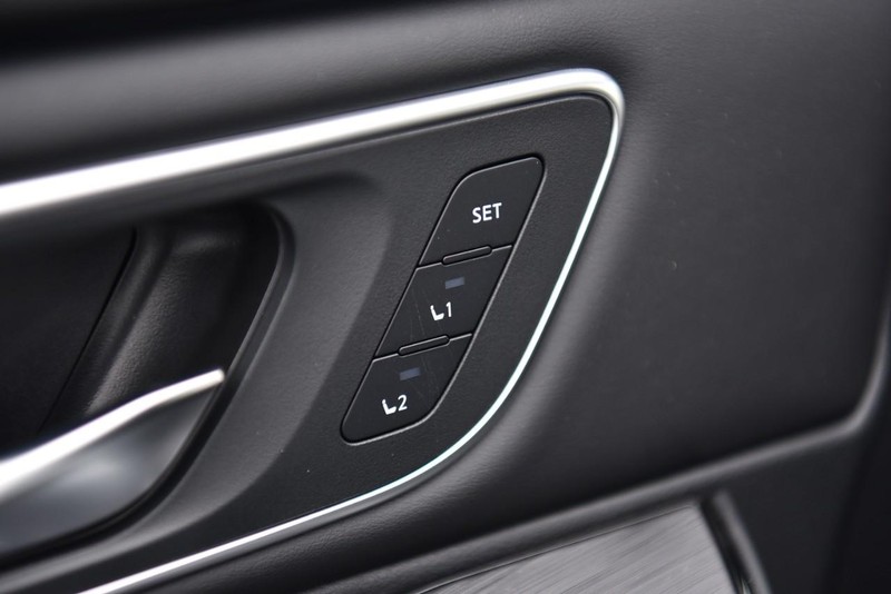 Nissan Rogue Vehicle Image 09