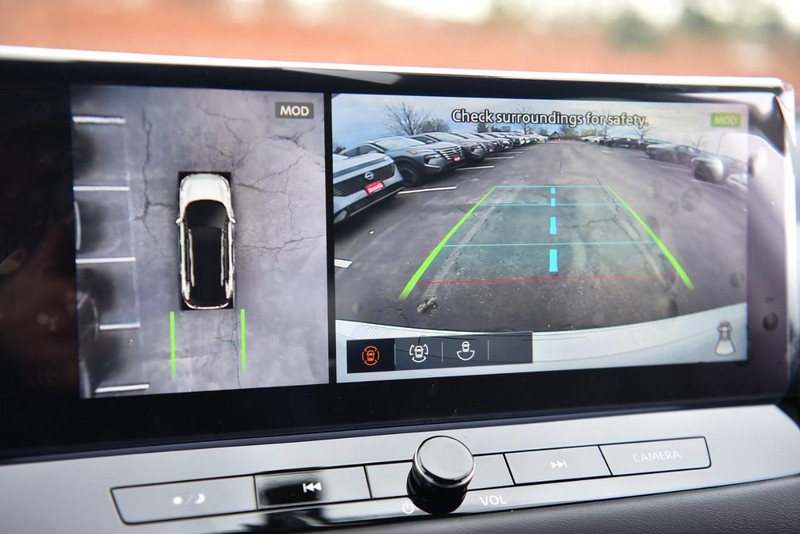 Nissan Rogue Vehicle Image 13