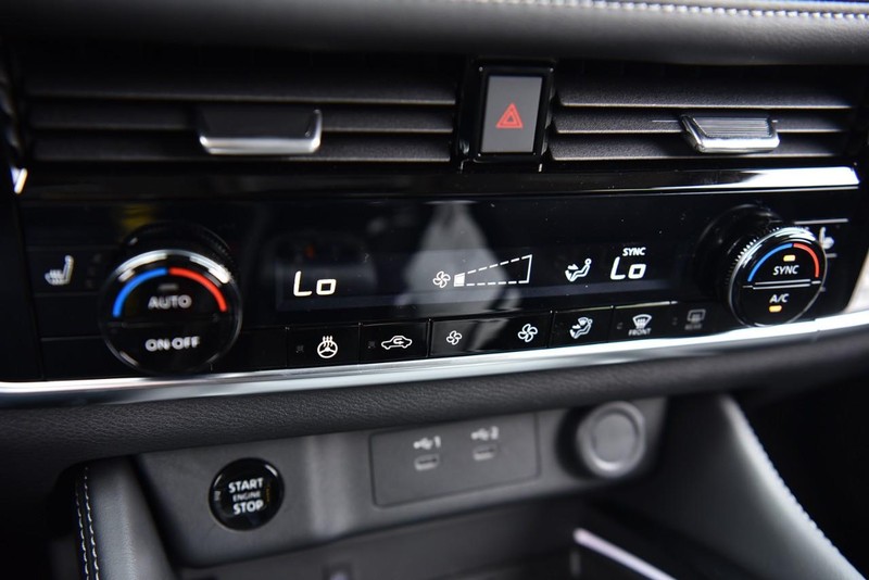 Nissan Rogue Vehicle Image 14