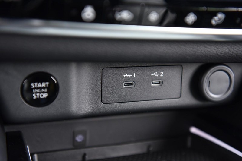 Nissan Rogue Vehicle Image 15