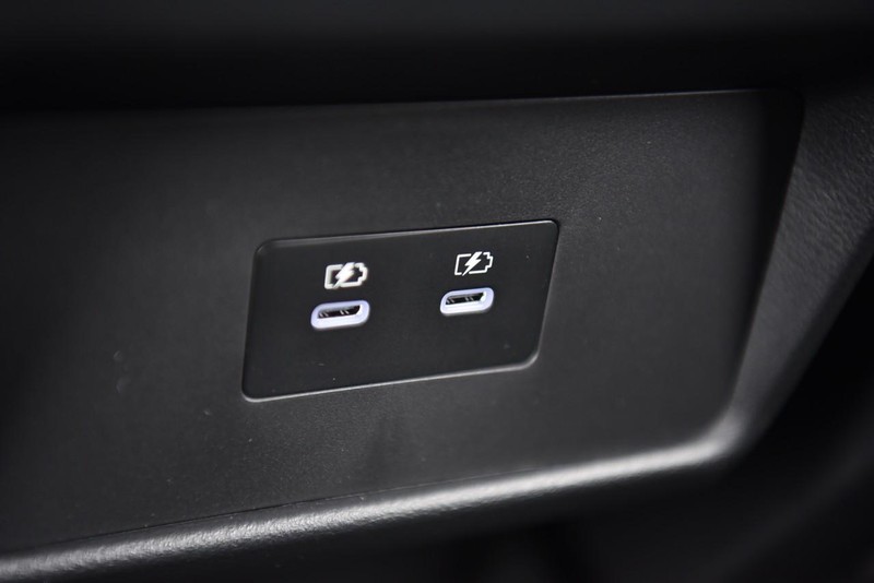 Nissan Rogue Vehicle Image 24
