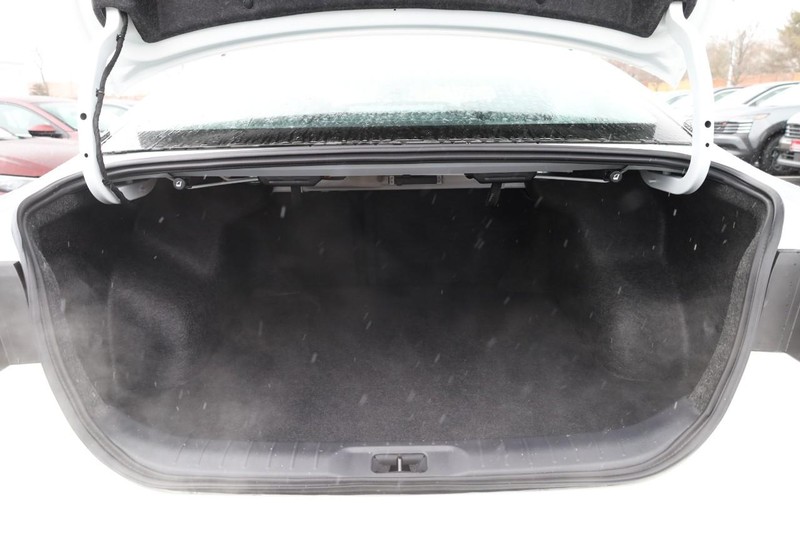 Nissan Altima Vehicle Image 08