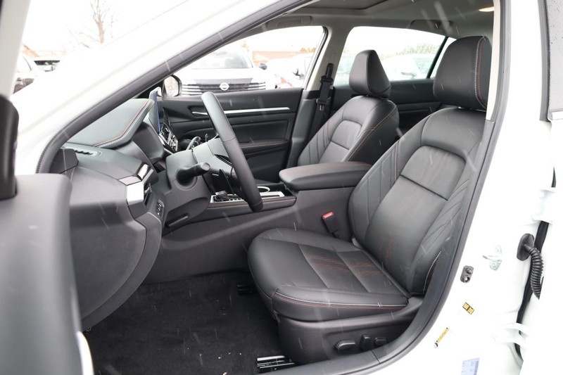 Nissan Altima Vehicle Image 09