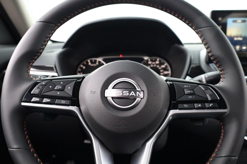Nissan Altima Vehicle Image 10