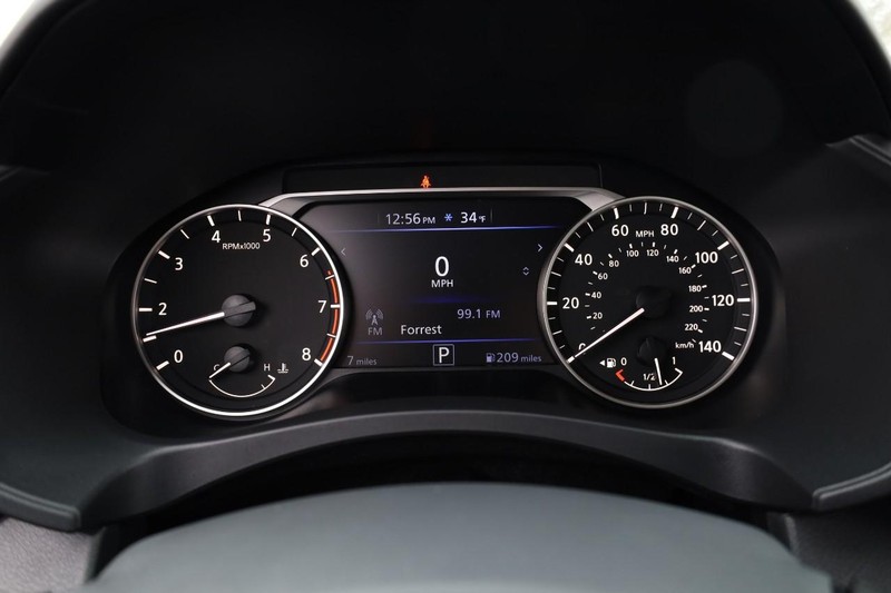 Nissan Altima Vehicle Image 11