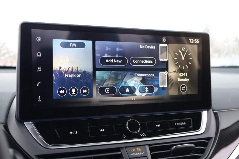 Nissan Altima Vehicle Image 12