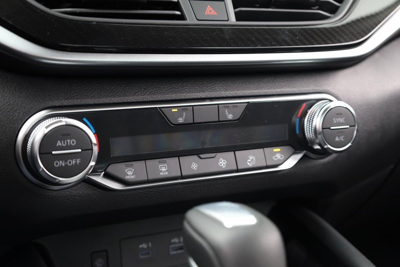 Nissan Altima Vehicle Image 14