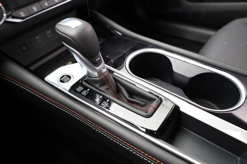 Nissan Altima Vehicle Image 16