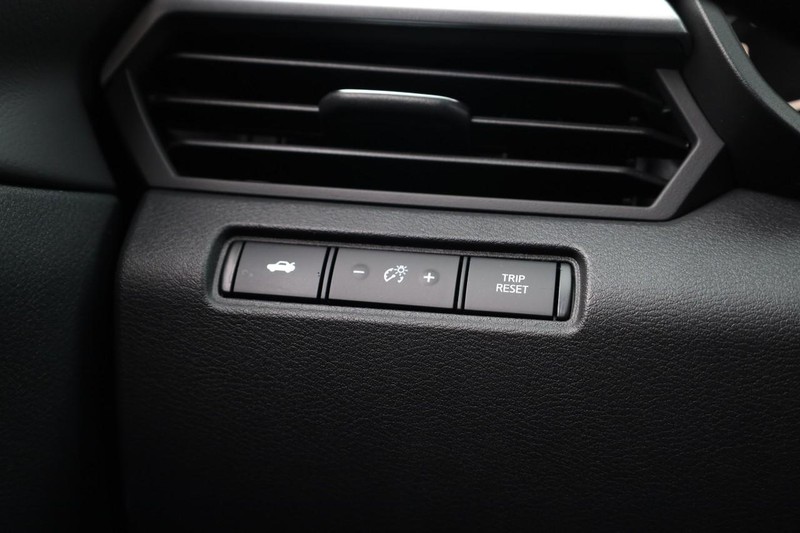 Nissan Altima Vehicle Image 18