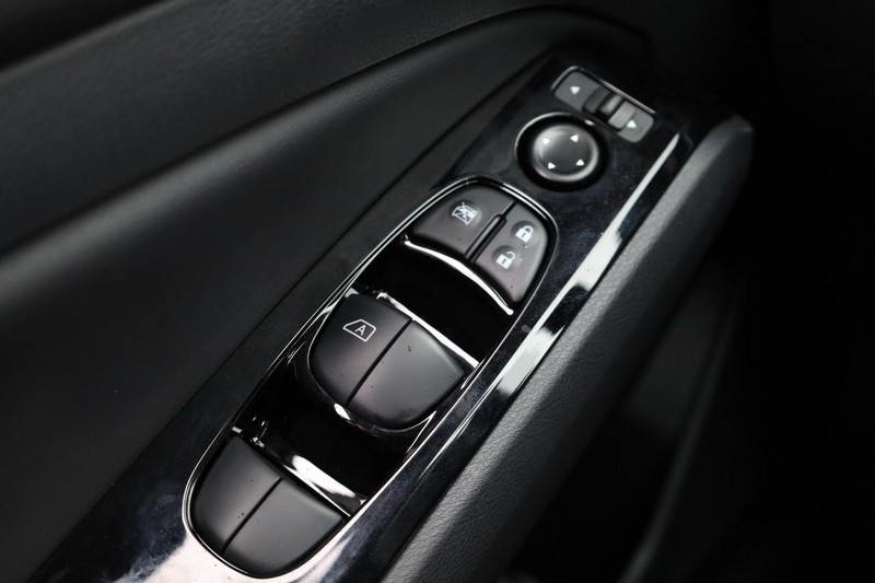 Nissan Altima Vehicle Image 19