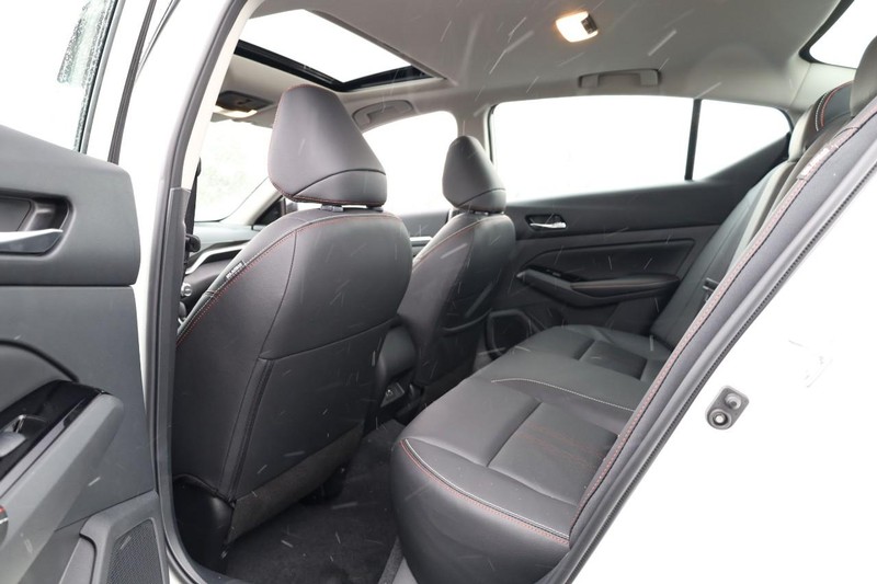 Nissan Altima Vehicle Image 21