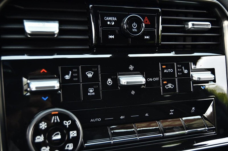 Nissan Armada Vehicle Image 21