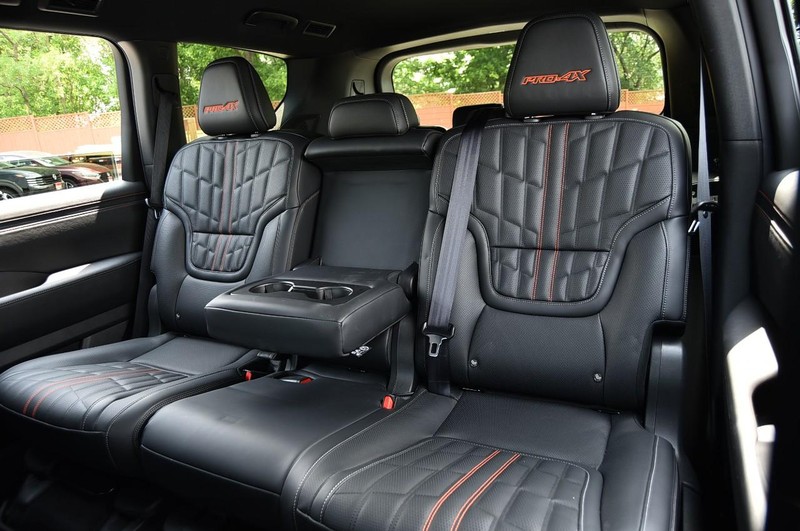 Nissan Armada Vehicle Image 28