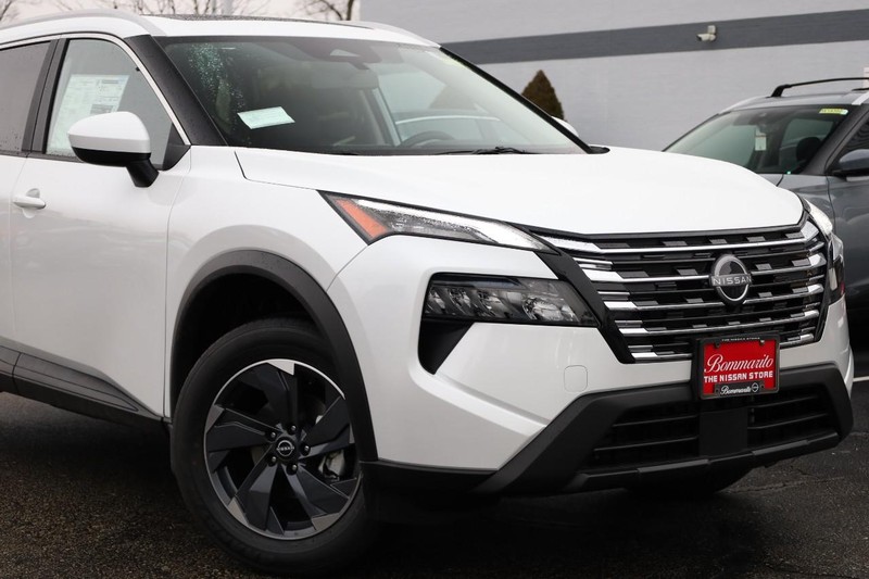 Nissan Rogue Vehicle Image 03