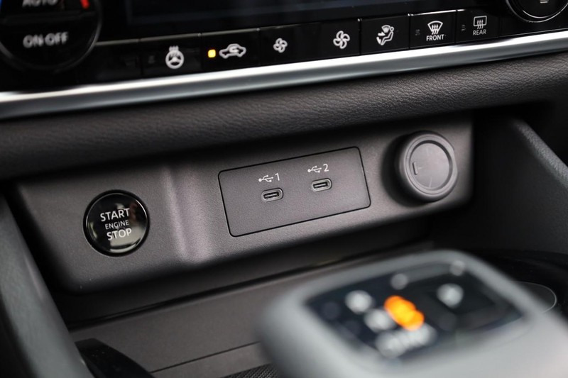 Nissan Rogue Vehicle Image 18