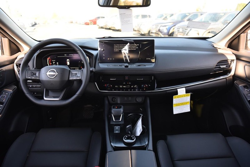 Nissan Rogue Vehicle Image 07