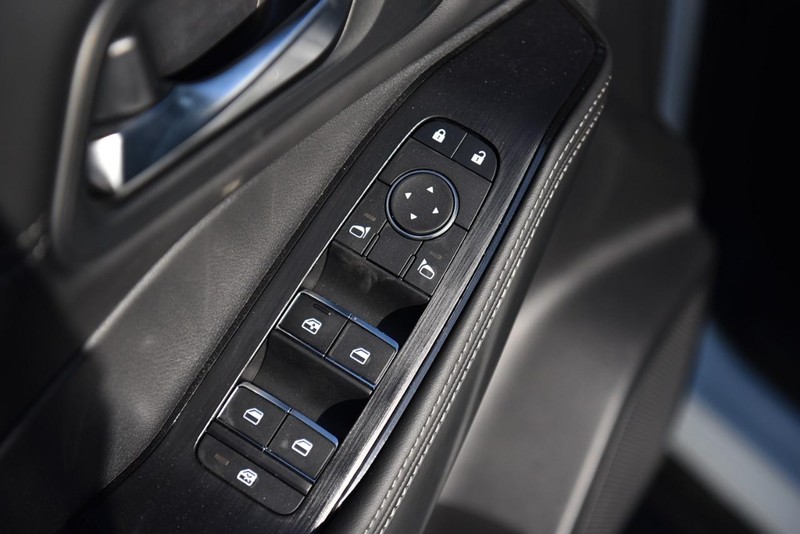 Nissan Rogue Vehicle Image 08