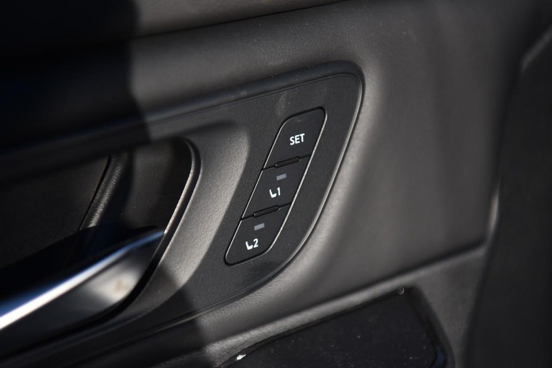 Nissan Rogue Vehicle Image 09
