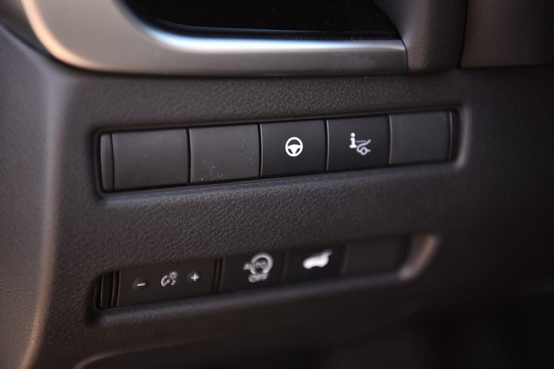 Nissan Rogue Vehicle Image 11