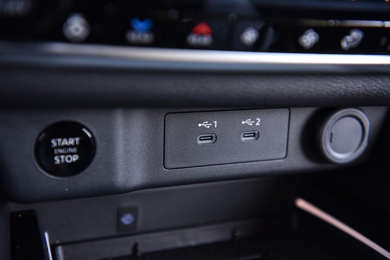 Nissan Rogue Vehicle Image 15