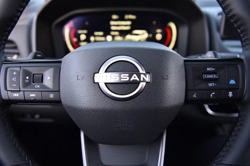 Nissan Rogue Vehicle Image 19